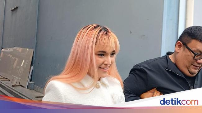 Tampaknya mati di Marsha, menunjukkan bahwa 2 tahun telah meninggal karena penga...