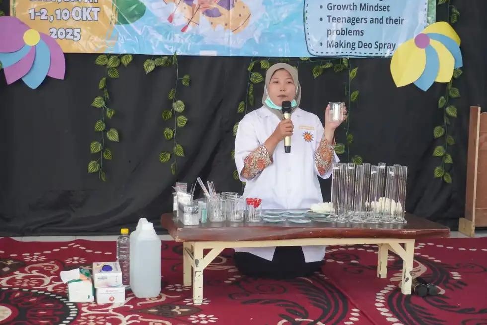 Muhammadiya bersekolah di Sekolah Kreatif Bangil di Bangil