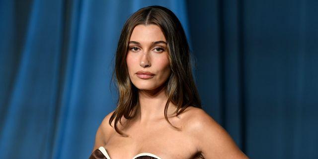 Hailey Bieber tampil bak bintang Schiaparelli dalam balutan gaun pita vintage