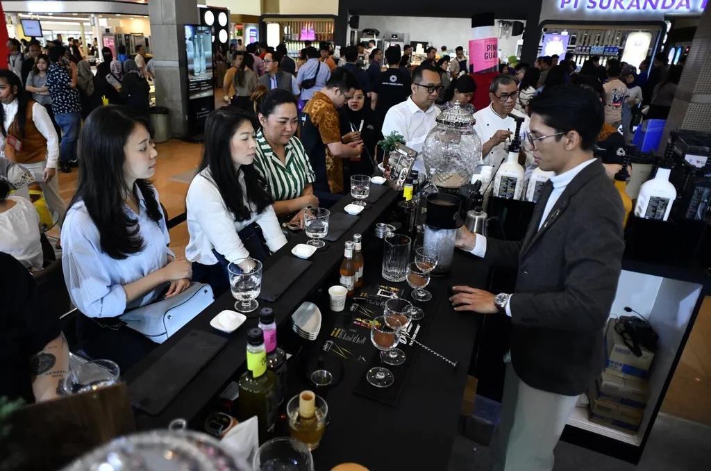 Players in the food and hotel industry create innovations to cope with business challenges