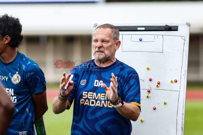 Dimana letak kemanusiaannya?Permintaan Semyon Padang untuk menunda laga kandang ...