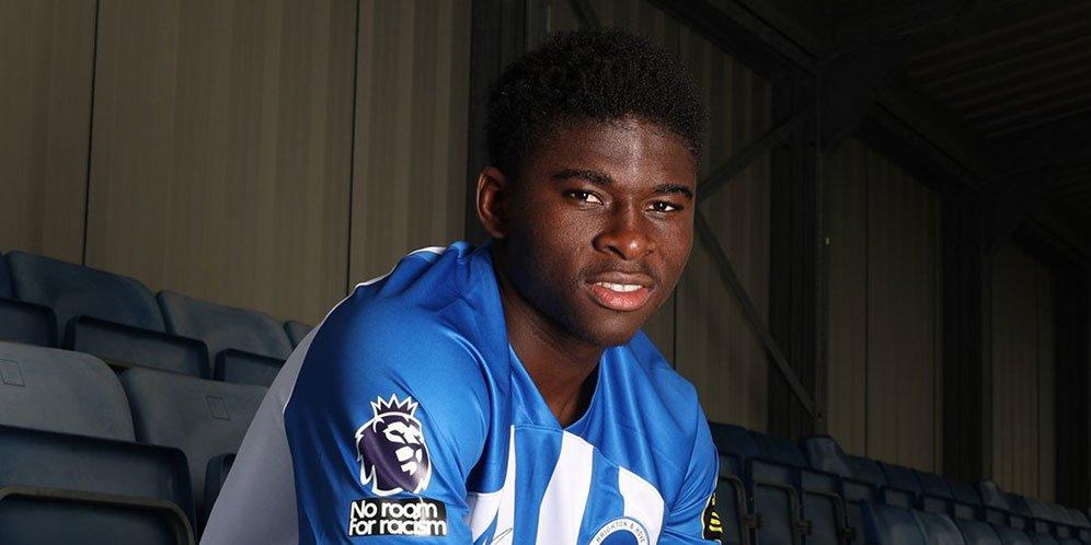 Carlos Baleba jauh dari cengkeraman Manchester United.